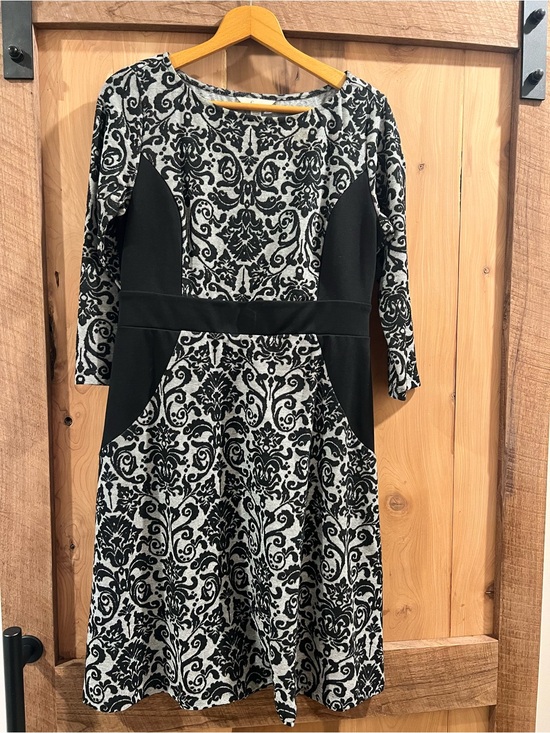 Soma Dresses & Skirts - Soma Black and White Damask-Print Midi Dress
